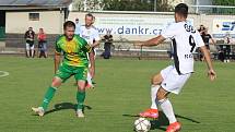 Fotbalisté Napajedel (v zeleném) v úvodním kole krajského přeboru doma porazili Kvasice 2:0.