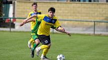 Fotbalisté Napajedel (v zeleném) v sobotu v rámci 20. kola krajského přeboru doma remizovali s Velkými Karlovicemi 1:1.