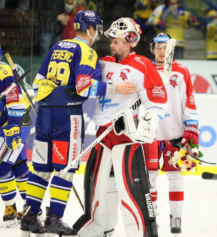 Extraligoví hokejisté Olomouce ovládli předkolo play-off, když sérii na tři vítězství ukončili v sobotu ve Zlíně po výhře 3:2. Na snímku vítězné emoce kohoutů.