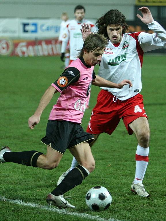 Fotbal Zlín (v bíločerveném) - Mladá Boleslav.