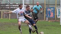 Vedoucí Malenovice na těžkém terénu udolaly Lužkovice 1:0 a uhájily pozici v čele tabulky. Další výhru lídrovi krajské soutěže vystřelil Martin Bartek.