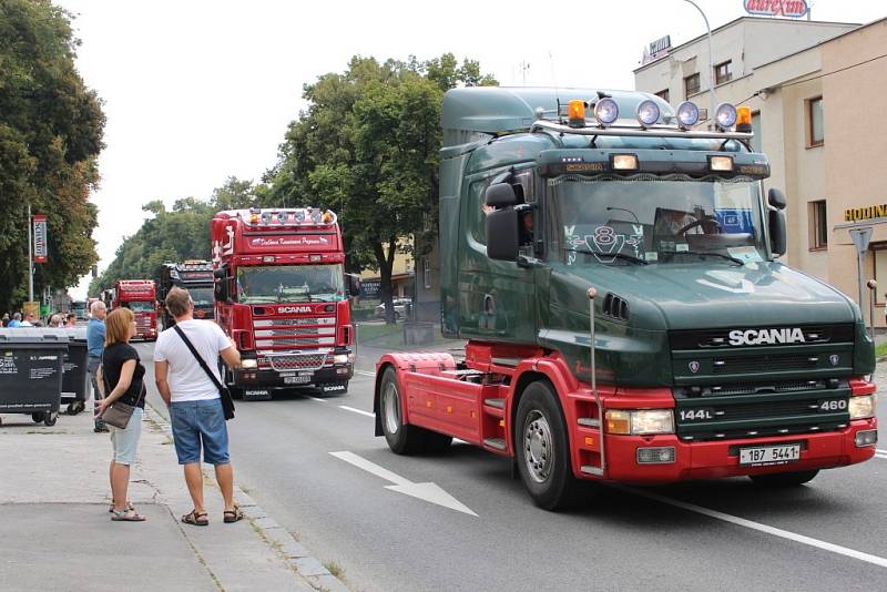 Spanilá jízda trucků Zlínem