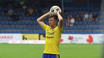 Fotbalisté Zlína (žluté dresy) zahájili novou ligovou sezonu domácím zápasem s Mladou Boleslaví.