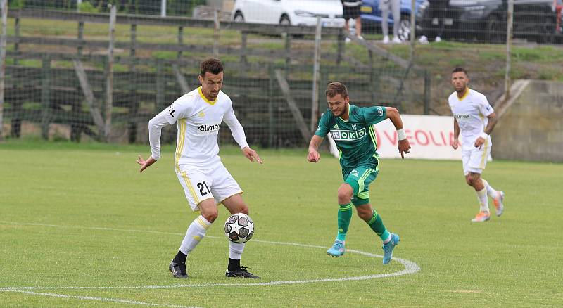 Fotbalisté Zlína (bílé dresy) v sobotním přípravném zápase zdolali domácí Karvinou 2:0.