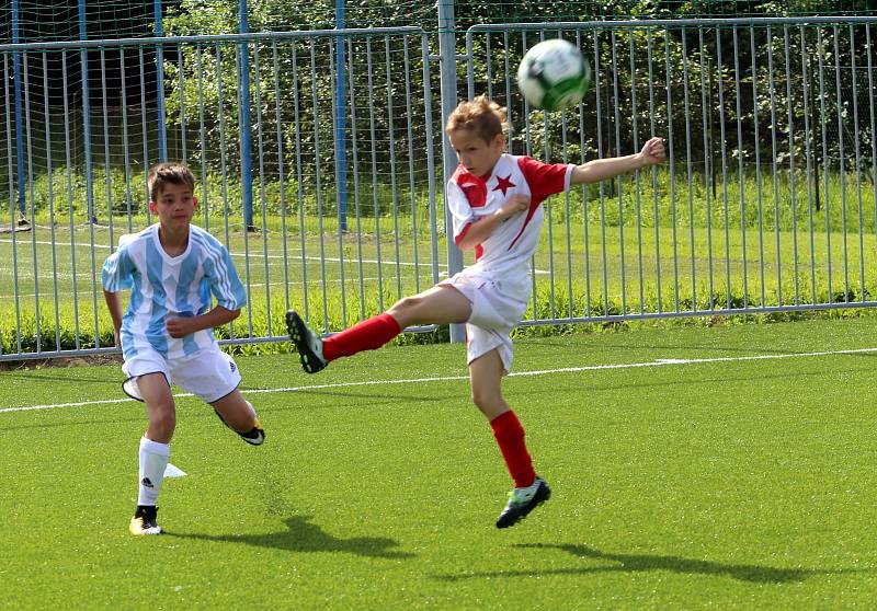 Fotbal McDonlads Cup. Krajské kolo Vršava Zlín. ZŠ Slovan Kroměříž (červeno bílý) - ZŠ Komenského Zlín starší