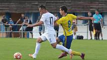 Fotbalisté Kroměříže (červenobílé dresy) remizovali na Vršavě s béčkem Zlína 1:1.