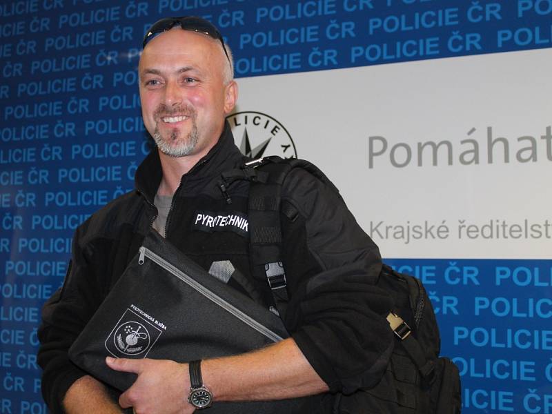 Major Milan Doleček, vedoucí pyrotechnické služby z Olomouce