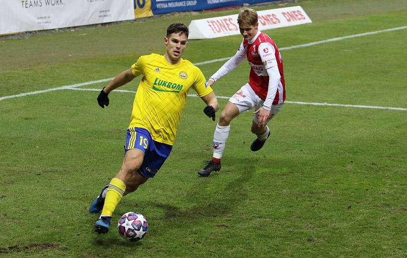 Fotbalisté Zlína (ve žlutých dresech)  ve 13. kole FORTUNA:LIGY remizovali s Pardubicemi 0:0.