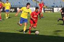 Fotbalisté Zlína B (žluté dresy) v dalším přípravném zápase nestačili na juniorku Olomouce.