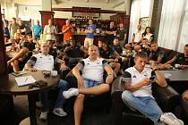 Fotbalisté FC FASTAV Zlín sledovali v televizi v hotelu Baltaci losování pro základní skupinu Evropské ligy.