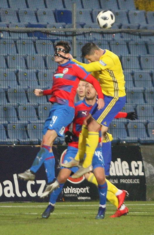 V pátečním duelu 18. kole FORTUNA:LIGY fotbalisté Fastavu Zlín (ve žlutém) hostili úřadujícího mistra Viktorii Plzeň.