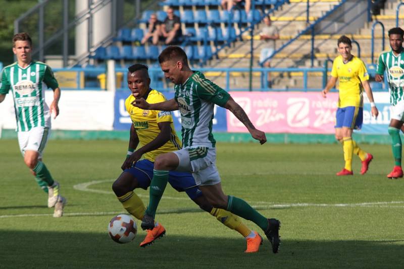 Fotbalisté Zlína (ve žlutých dresech) ztratili s Bohemians 1905 dobře rozehraný zápas a nakonec doma pouze remizovali 1:1.