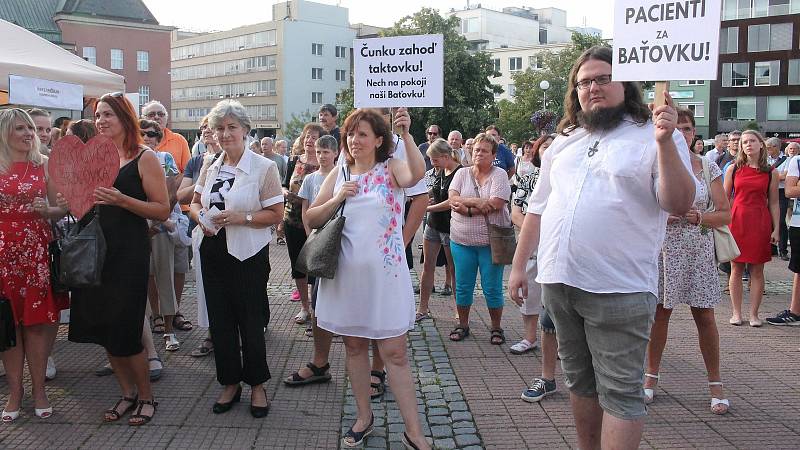 Zachraňme Baťovku - demonstrace na Náměstí Míru ve Zlíně v pondělí, 10. srpna 2020.