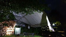 Bouře ve Zlínském kraji ničila střechy a lámala stromy - 10. 8. 2021
