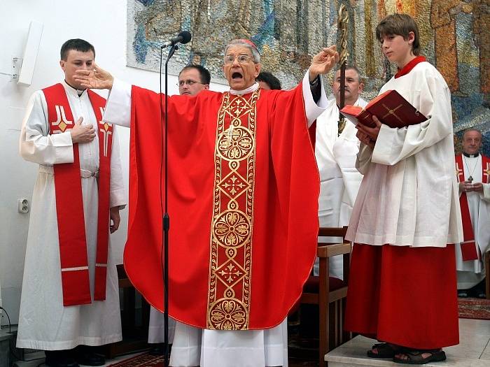 Zlínský kostel svatého Filipa a Jakuba byl věřícím malý. Kromě místních se totiž jedinečné mše zúčastnily i dvě stovky poutníků ze Svatého Hostýna, kteří pak putovali na cyrilometodějské oslavy na Velehrad.