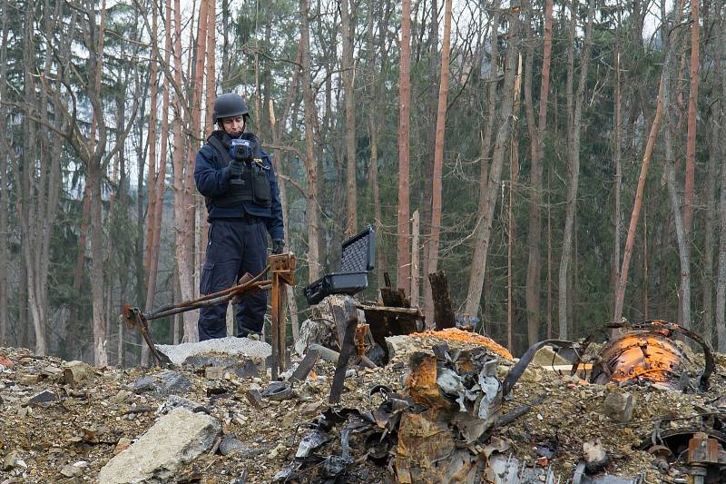 V úterý 13. října  skončil zásah v bývalých muničních skladech ve Vrběticích.