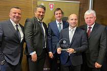 Fotbaloví amatéři ze Zlínska obdrželi cenu na PUMA Galavečeru Našeho fotbalu v Trutnově.