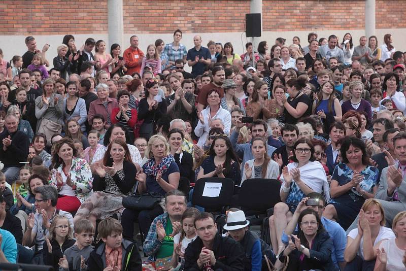 Filharmonie Bohuslava Martinů hrála pod širým nebem ve Zlíně.