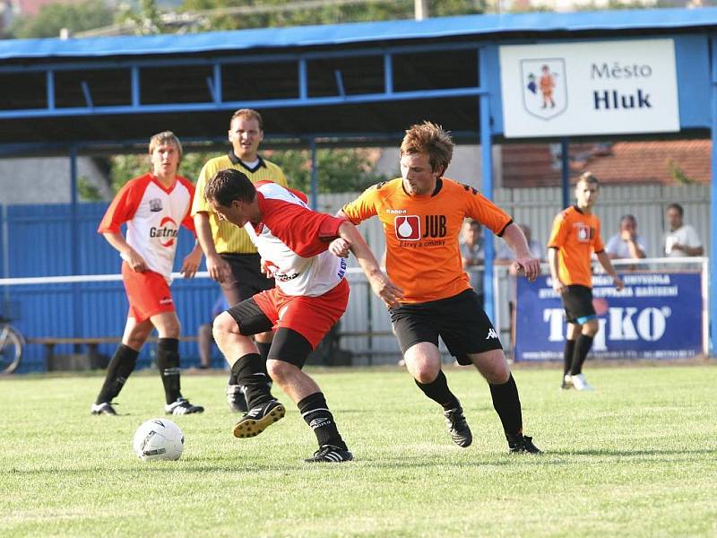 Krajský přebor: Hluk - Chropyně (v oranžovém) 2:2 (1:0)