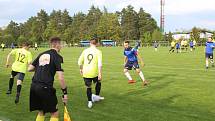 Fotbalisté Mladcové (žluté dresy) v semifinále KFS prohráli s Kateřinicemi 1:3.