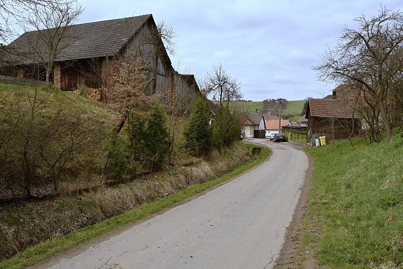 Vrbětice 18. dubna 2021. Šest a půl roku po výbuchu muničních skladů se místní obyvatelé dozvěděli, že za činem může být ruská tajná služba.