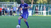 Fotbalisté Slavičína (v modrém) ve 2. kole MOL Cupu ve středu odpoledne před svými fanoušky podlehli prvoligové Karviné 1:5. Foto: Deník/Jan Zahnaš