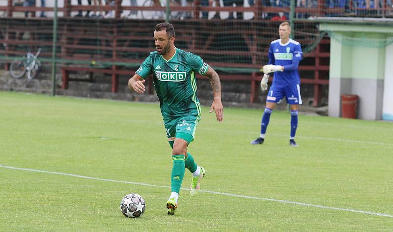 Fotbalisté Zlína (bílé dresy) v sobotním přípravném zápase zdolali domácí Karvinou 2:0.