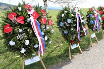V osadě Ploština, která spadá do katastru obce Drnovice, si v neděli 19. dubna 2015 připomněli přesně na den 70. výročí od jejího vypálení německými okupanty. V plamenech tam našlo smrt 24 obyvatel. Památku obětem druhé světové války tam uctili na pietním