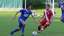 Dvizní fotbalisté Slavičína (v modrém) v rámci středečního 1. kola MOL Cupu doma vyřadili třetiligový Frýdek-Místek v prodloužení 3:2. Foto: pro Deník/Jan Zahnaš