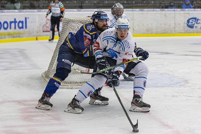 Extraligoví hokejisté Zlína (v modrém) v rámci 37. kola v úterý doma vyzvali favorizovanou Škodu Plzeň.