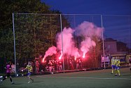 Fotbalisté Baťova (žlutomodré dresy) v páteční předehrávce 20. kola Divize E porazili Skaštice 3:0.