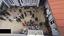 Policisté zadrželi v úterý 24. května 2022 na Valašskokloboucku třicet šest migrantů z Blízkého východu.