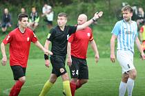 Fotbalisté Příluk (v červeném) v rámci I. B třídy skupiny A o víkendu padli v Prostřední Bečvě.