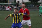 Fotbalisté Uherského Brodu (červené dresy) zvítězili v předkole MOL Cupu nad domácím Baťovem 5:0.