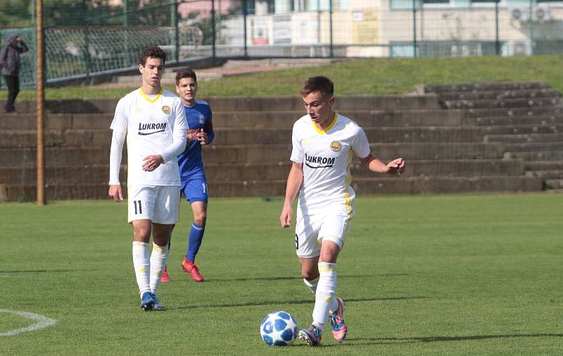 Fotbalisté Zlína B (v bílých dresech) prohráli v 10. kole Fortuna MSFL s béčkem Olomouce 1:3.