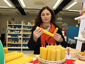 V prostorách tkalcovny zlínské Naděje se ve čtvrtek 10. prosince 2015 konal už 6. ročník nadějného bazaru. Lidé mohli nakupovat různé ručně vyráběné či šité výrobky.
