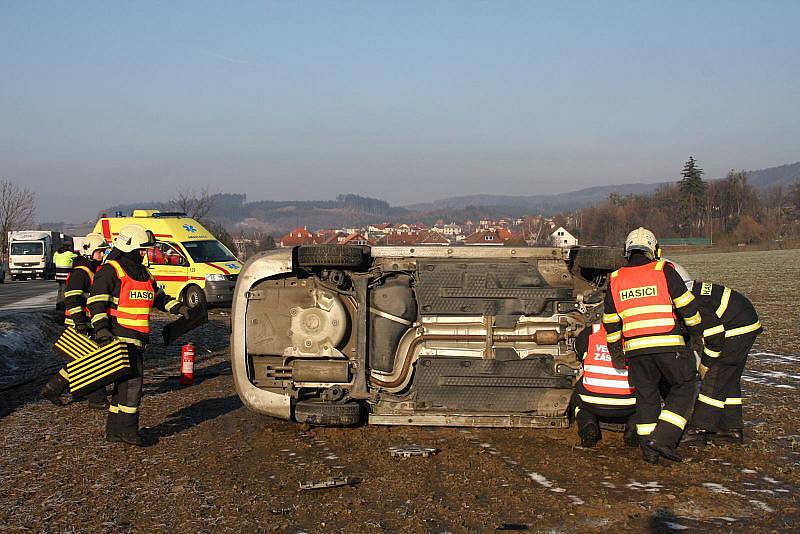 Černá středa na silnicích. A to ve středu 9. února platilo i ve Zlínském kraji. Jeden lidský život bohužel na nich vyhasnul, další lidé byli při nehodách zraněni.