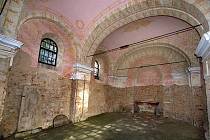 Štípský farář František Sedláček by chtěl letos zrekonstruovat malý kostelík, kteří leží jenom pár desítek metrů od velkého poutního chrámu ve Štípě. Ten v různých podobách na svém místě stojí už od 13. století, v současnosti však chátrá.