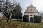Štípský farář František Sedláček by chtěl letos zrekonstruovat malý kostelík, kteří leží jenom pár desítek metrů od velkého poutního chrámu ve Štípě. Ten v různých podobách na svém místě stojí už od 13. století, v současnosti však chátrá.
