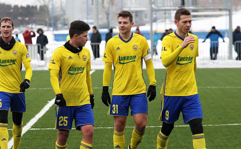 Fotbalisté Zlína (ve žlutých dresech) v úvodním přípravném zápase letošního roku porazili Zlaté Moravce 2:0