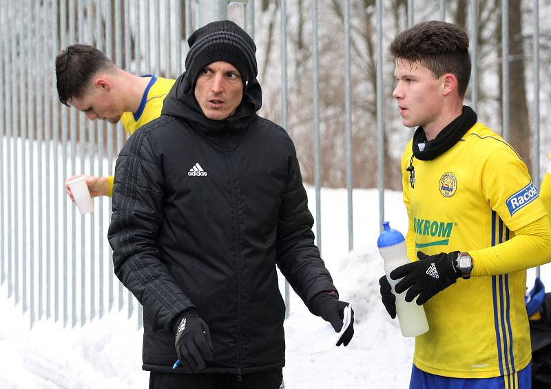 Fotbalisté Zlína (ve žlutých dresech) v úvodním přípravném zápase letošního roku porazili Zlaté Moravce 2:0