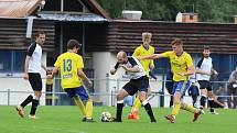 Fotbalisté Zlína B (žluté dresy) v 6. kole MSFL zdolali na Vršavě Frýdlant nad Ostravicí 1:0.