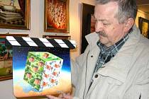 Ve zlínské Galerii pod Radnicí představil svou první klapku namalovanou pro letošní festival zlínský výtvarník a bývalý režisér animovaného filmu Ladislav Pálka. Autor klapku nazval Zlínská kostka. 