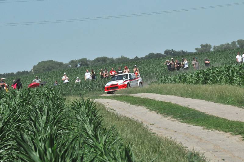 Vítězem 17. ročníku Agrotec Petronas Syntium Rally Hustopeče se stal Jan Kopecký (Škoda Fabia Rally2 evo), který o necelých sedm vteřin porazil Václava Pecha (Ford Focus WRC).