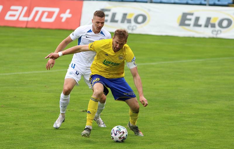 Fotbalisté Zlína (žluté dresy) v posledním domácím zápase letošní sezony hostili Liberec.