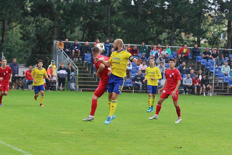 Fotbalisté Zlína (žluté dresy) ve 2. kole MOL Cupu zvítězili na hřišti divizního Startu Brno 3:0