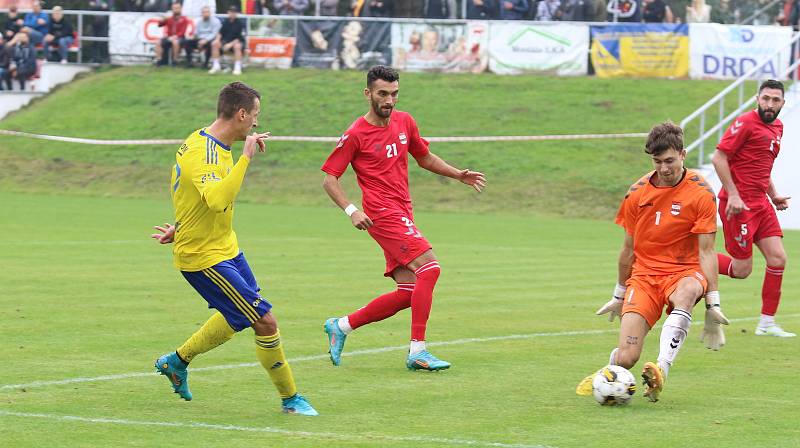 Fotbalisté Zlína (žluté dresy) ve 2. kole MOL Cupu zvítězili na hřišti divizního Startu Brno 3:0