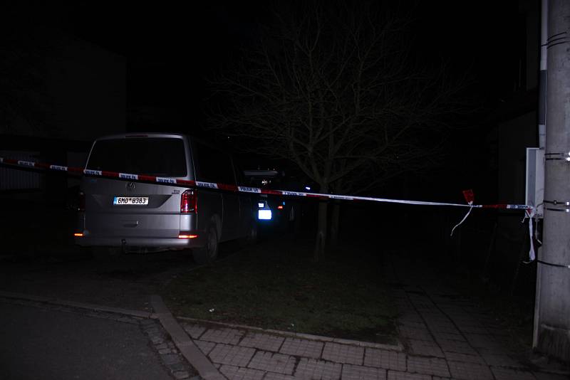 Ve Zlíně na Podhoří zasahovali kriminalisté. V jednom z domů v ulici A. Randýskové nalezli tři mrtvá lidské těla.