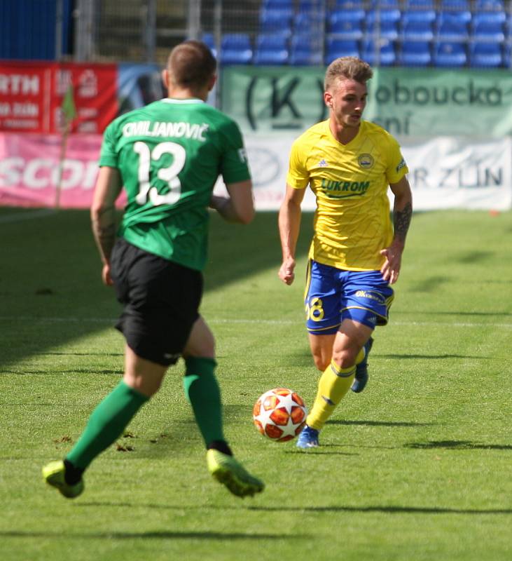 Fotbalisté Fastavu Zlín (ve žlutém) v důležitém zápase bojů o záchranu ve 28. kole v sobotu hostili poslední Příbram.