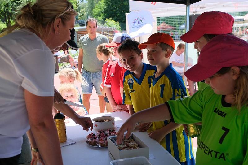 Ve sportovním areálu Základní školy Zlín Křiby se konal dvoudenní Holiday miniFestival Zlín 2022. Ve starší kategorii 5+1 zvítězilo družstvo Kopřivnice, obě kategorie miniházené 4+1 opanovaly děti ze slovenské Bojnice.